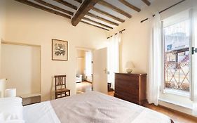 Piazza Navona Center House
